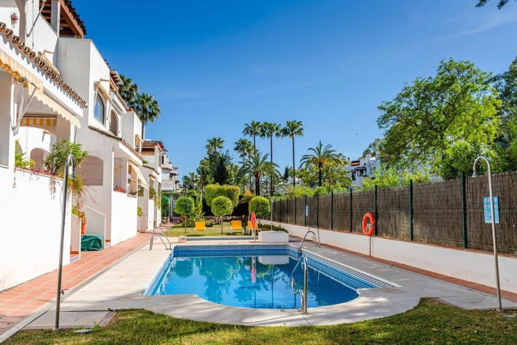 Golden Elviria Apartment