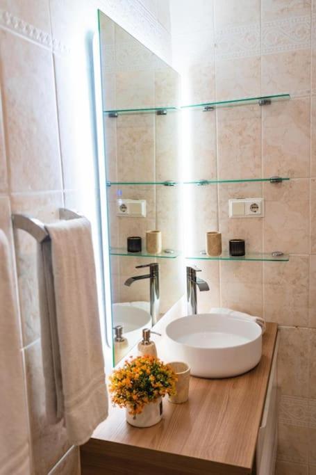 Golden Elviria Apartment *