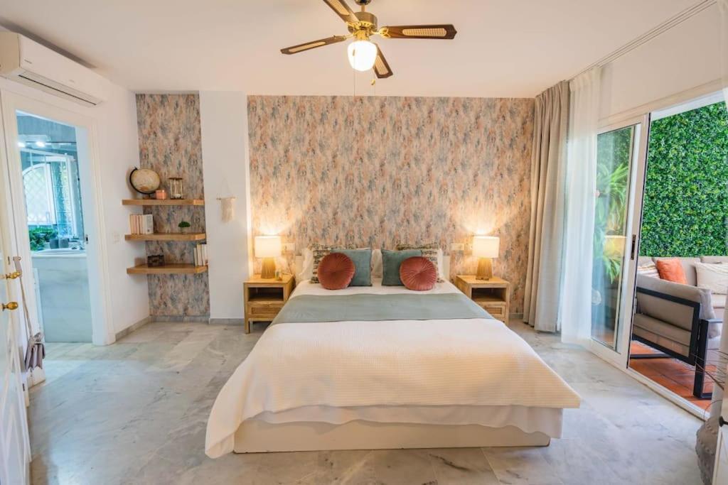 Golden Elviria Apartment