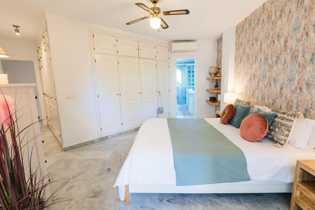 Golden Elviria Apartment
