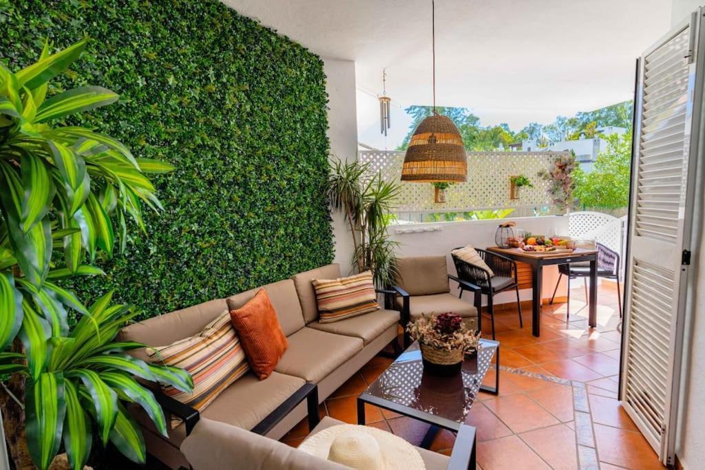 Golden Elviria Apartment